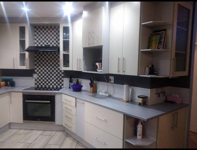 3 BEDROOM HOUSE FOR SALE IN ROOIHUISKRAAL NORTH